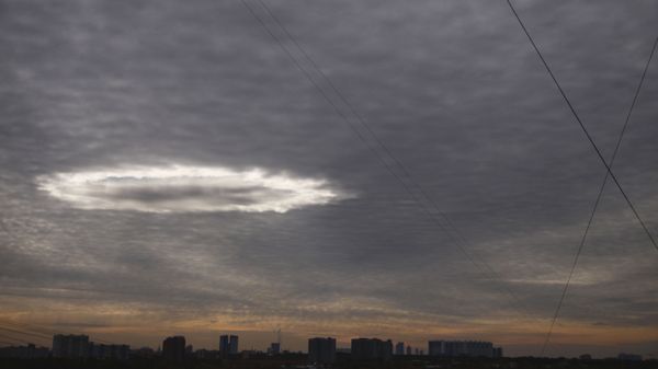 Необычное явление в небе над Москвой - Sputnik Азербайджан