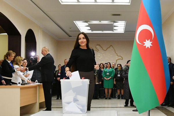 Арзу Алиева проголосовала на парламентских выборах Арзу Алиева проголосовала на парламентских выборах - Sputnik Азербайджан