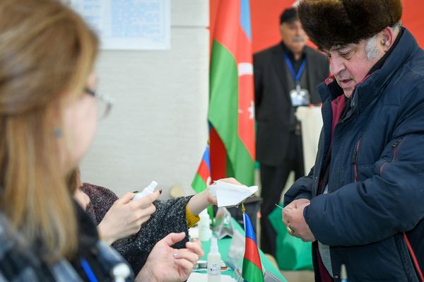 Парламентские выборы в Баку, 9 февраля 2020 года - Sputnik Азербайджан