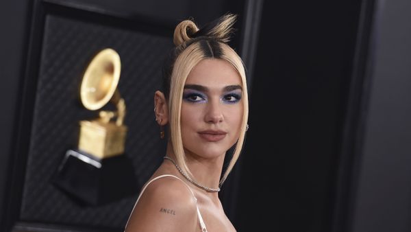 Britaniyalı müğənni Dua Lipa - Sputnik Азербайджан
