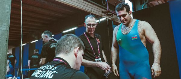 Борец Сабах Шариати на старте чемпионата Европы по борьбе, проходящем в Риме - Sputnik Азербайджан
