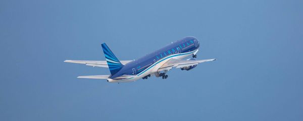 Пассажирский самолет AZAL, фото из архива - Sputnik Азербайджан