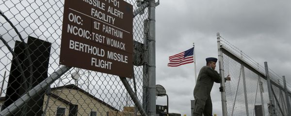 Ворота на базе ВВС США Майнот - Sputnik Азербайджан