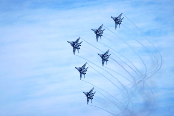 Показательное выступление авиационной группы Стрижи - Sputnik Азербайджан