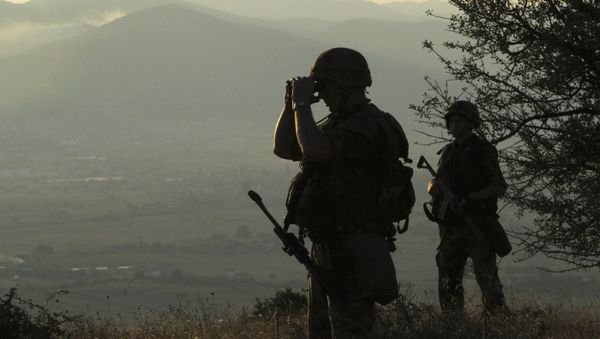 Военнослужащие на границе, фото из архива - Sputnik Азербайджан