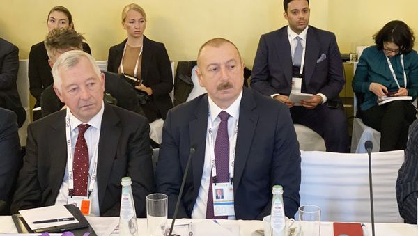 Президент Ильхам Алиев принял участие в круглом столе на тему «Энергетическая безопасность» - Sputnik Азербайджан