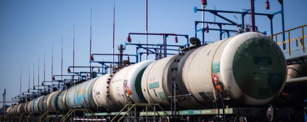 Цистерны на нефтебазе, фото из архива - Sputnik Азербайджан