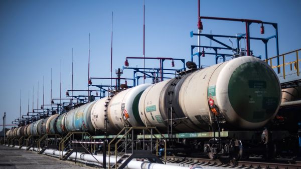 Цистерны на нефтебазе, фото из архива - Sputnik Азербайджан