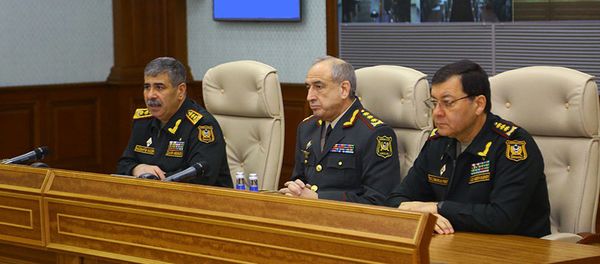 Müdafiə naziri general-polkovnik Zakir Həsənovun rəhbərliyi altında xidməti müşavirə - Sputnik Азербайджан