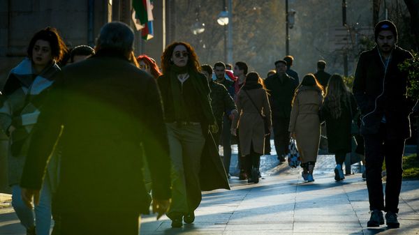 Горожане в центре Баку - Sputnik Азербайджан