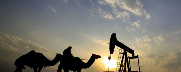 Нефтяной насос в пустыне в Бахрейне, фото из архива - Sputnik Азербайджан