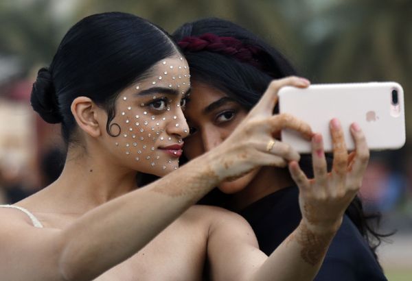 Модели на Неделе моды Lakme 2020 Summer/Resort fashion show в Мумбаи  - Sputnik Азербайджан