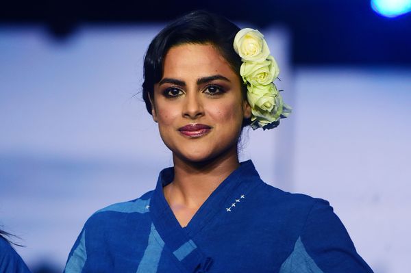 Болливудская актриса во время презентации коллекции  Jayati Goenka на Неделе моды Lakme 2020 Summer/Resort fashion show в Мумбаи - Sputnik Азербайджан