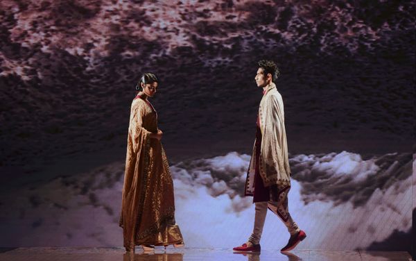 Модели во время презентации коллекции Jiviva на Неделе моды Lakme 2020 Summer/Resort fashion show в Мумбаи - Sputnik Азербайджан