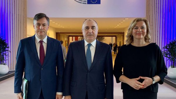 Встреча Эльмара Мамедъярова с председателем Комитета по внешним связям Европейского парламента Дэвидом МакАлистером и постоянным докладчиком по Азербайджану Желяной Зовко - Sputnik Азербайджан