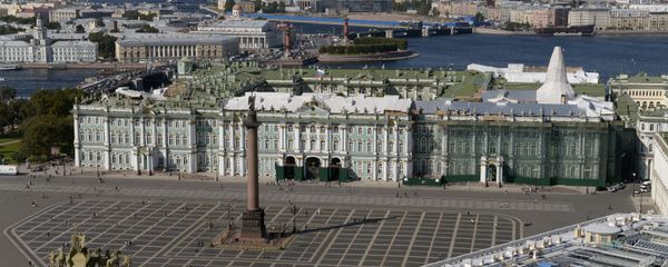Вид на Дворцовую площадь и Государственный Эрмитаж в Санкт-Петербурге - Sputnik Азербайджан