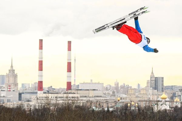 Артем Потапов во время выступления в дисциплине лыжная акробатика среди мужчин на этапе Кубка мира 2019/2020 по фристайлу в Москве - Sputnik Азербайджан