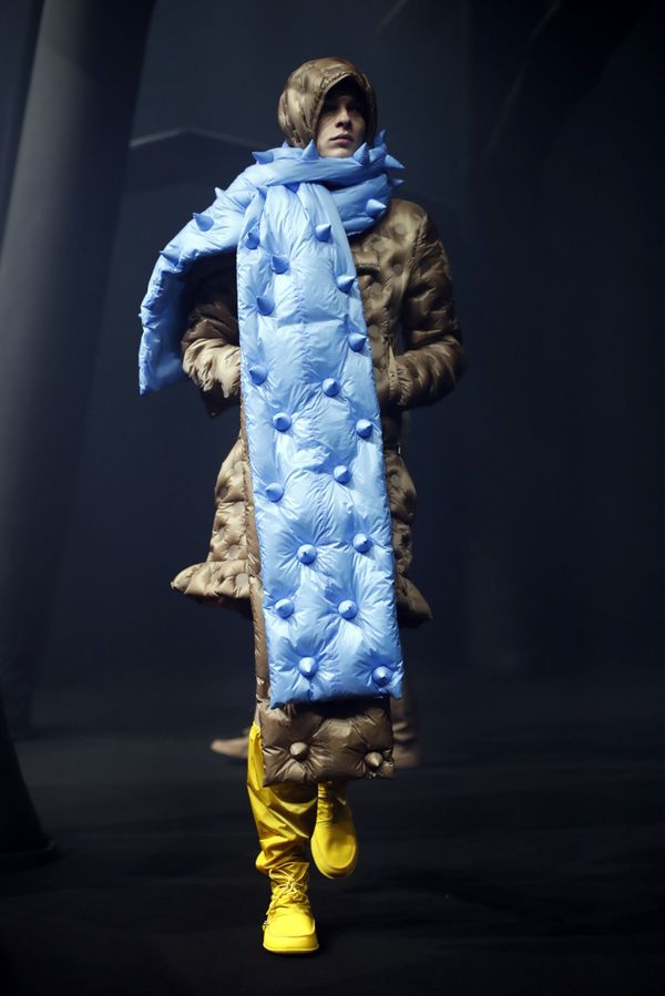 Модели представляют коллекцию Moncler на неделе моды в Милане - Sputnik Азербайджан