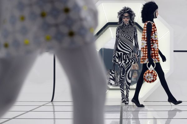 Модели представляют коллекцию Moncler на неделе моды в Милане - Sputnik Азербайджан