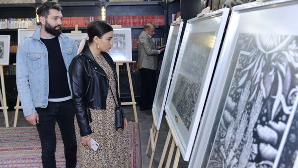 Презентация книги народного артистка Арифа Гусейнова в Бакинском книжном центре - Sputnik Азербайджан