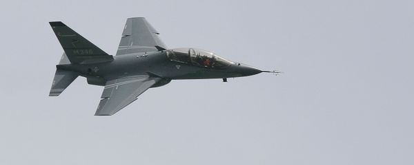 Учебно-боевой самолет M 346  итальянской фирмы Aermacchi - Sputnik Азербайджан