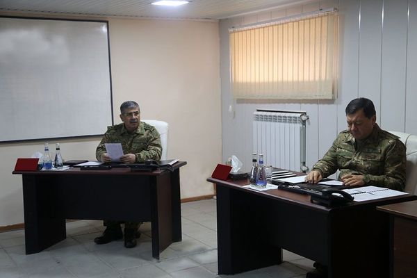 Войска АР направляются на позиции, министр обороны принимает доклады командиров - Sputnik Азербайджан
