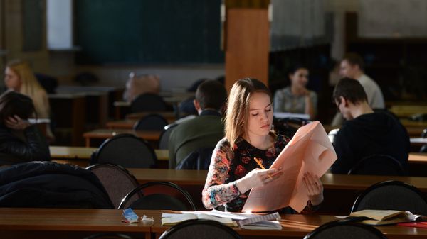 Студенты в аудитории, фото из архива - Sputnik Азербайджан