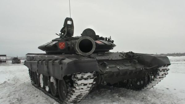Противник полностью разгромлен - видео с российскими танкистами - Sputnik Азербайджан