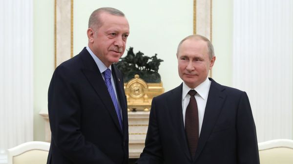 Президент РФ Владимир Путин и президент Турции Реджеп Тайип Эрдоган (слева) во время встречи - Sputnik Азербайджан