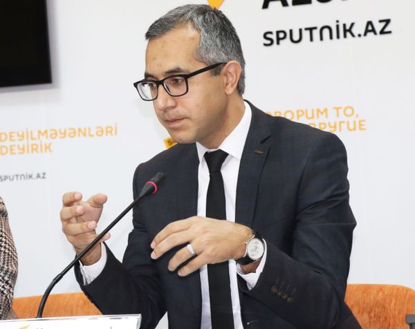 Кто пишет учебники для азербайджанских школьников: новые правила обнажили старую проблему - Sputnik Азербайджан