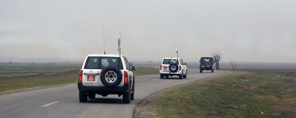 Автомобили ОБСЕ на линии соприкосновения, фото из архива - Sputnik Азербайджан