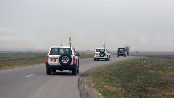 Автомобили ОБСЕ на линии соприкосновения, фото из архива - Sputnik Азербайджан