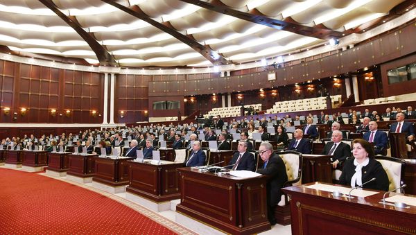 Altıncı çağırış Azərbaycan Respublikası Milli Məclisinin ilk iclası - Sputnik Азербайджан