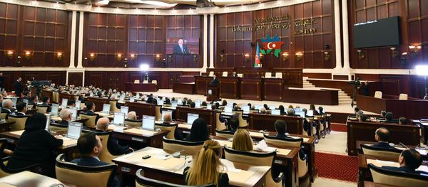 Altıncı çağırış Azərbaycan Respublikası Milli Məclisinin ilk iclası - Sputnik Азербайджан
