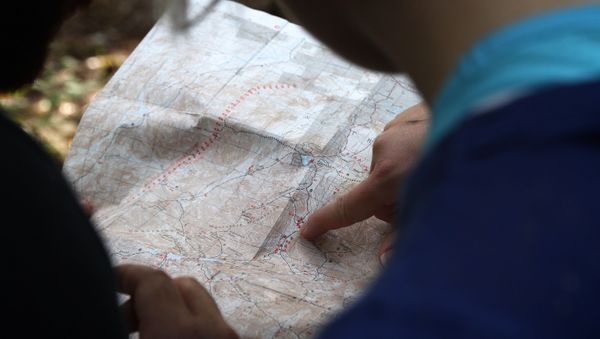 Показывает на карте - Sputnik Азербайджан