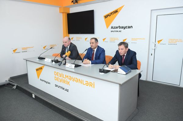 Манат сейчас - не тот, что в 2015 году: эксперты о возможности девальвации в Азербайджане - Sputnik Азербайджан