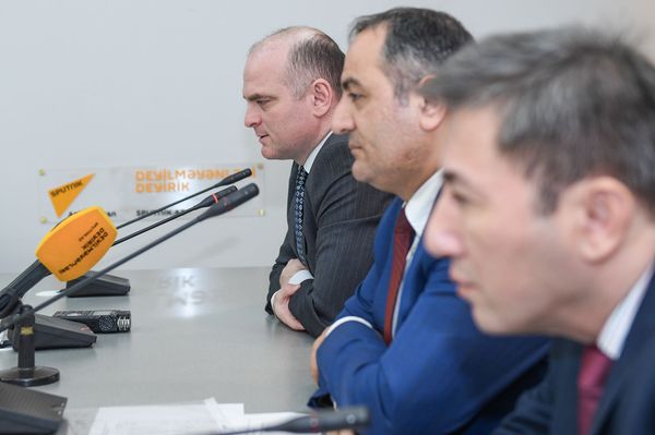 Манат сейчас - не тот, что в 2015 году: эксперты о возможности девальвации в Азербайджане - Sputnik Азербайджан