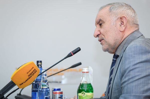Производители сами создали агрессивного ненасытного потребителя - Гусейнов - Sputnik Азербайджан