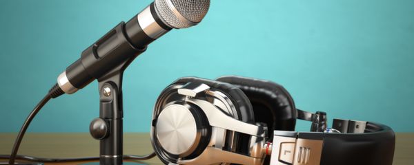 Микрофон и наушники - Sputnik Азербайджан