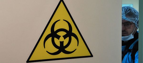 Отделение для людей с подозрением на коронавирус в больнице - Sputnik Азербайджан