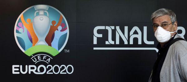 Логотип чемпионата Европы по футболу 2020 года в Бухаресте - Sputnik Азербайджан