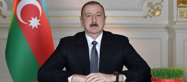 İlham Əliyev Azərbaycan xalqına təbrik zamanı - Sputnik Азербайджан