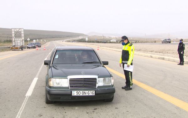 Полицейский пост на проселочной дороге, за пределами основных автомагистралей - Sputnik Азербайджан