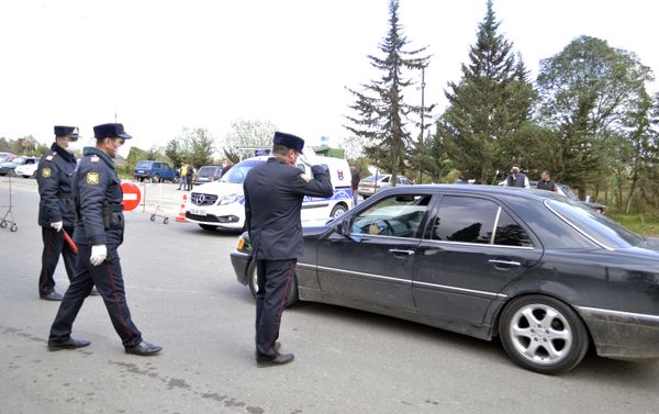 Полицейский пост между районами - Sputnik Азербайджан