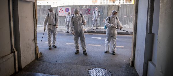 Дезинфекция центральных улиц Баку - Sputnik Азербайджан