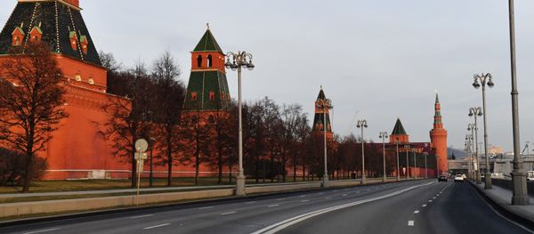 Кремлевская набережная в Москве - Sputnik Азербайджан