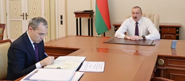 Президент Ильхам Алиев принял министра экономики Микаила Джаббарова - Sputnik Азербайджан