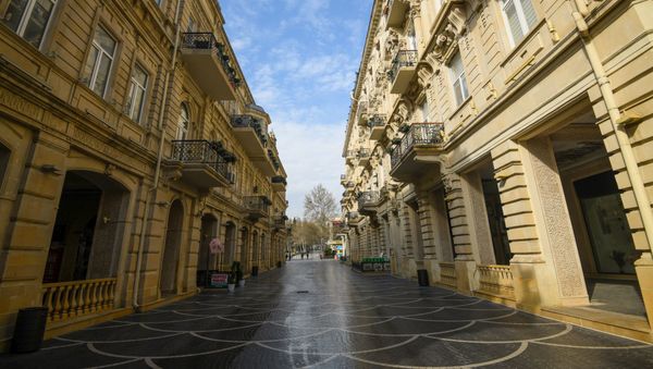 Опустевшая улица Низами в Баку - Sputnik Азербайджан