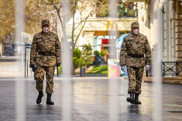 Военнослужащие внутренних войск на центральных улицах в Баку - Sputnik Азербайджан
