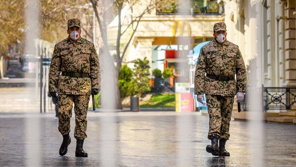 Военнослужащие внутренних войск на центральных улицах в Баку - Sputnik Азербайджан